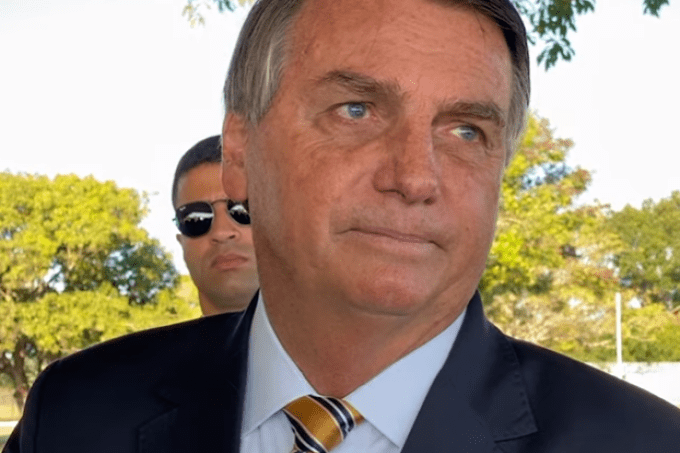 Governo Bolsonaro deixa vencer R$ 243 mi em vacinas, testes e remédios