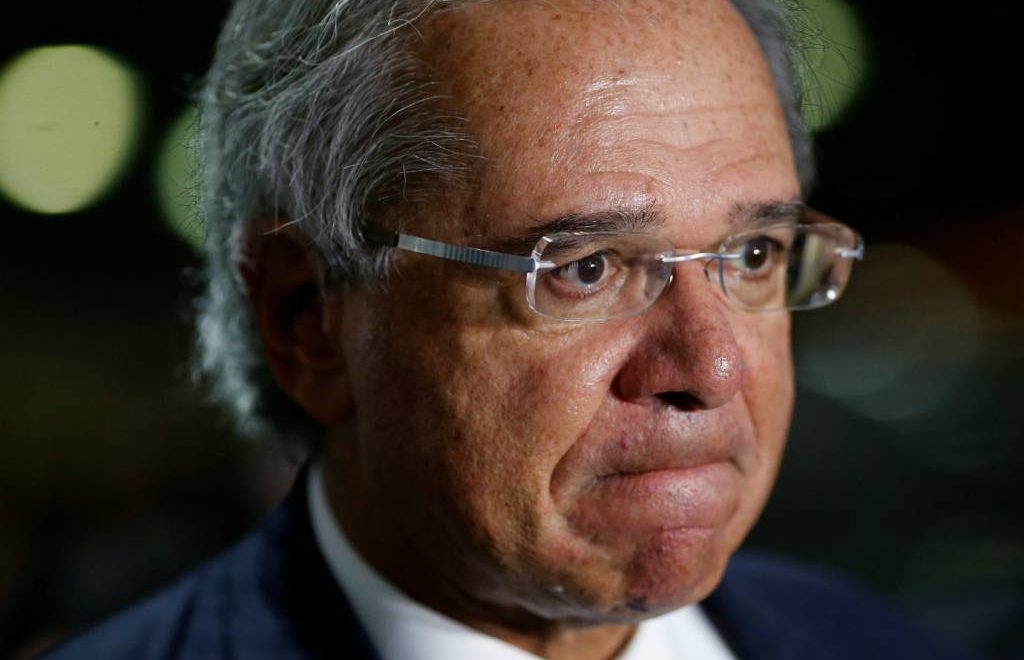Guedes perde equipe depois de admitir que Governo vai extrapolar teto de gastos