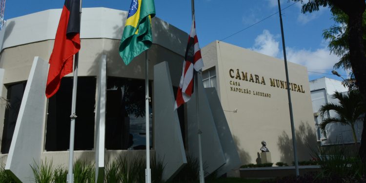 CCJ da Câmara de João Pessoa aprova pagamento de auxílio para servidores municipais