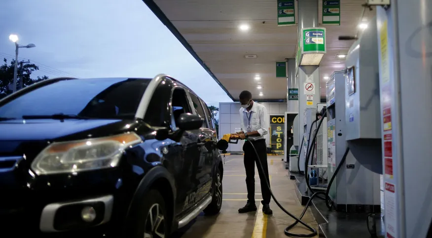 Governo federal promete PEC para reduzir impostos federais sobre combustíveis