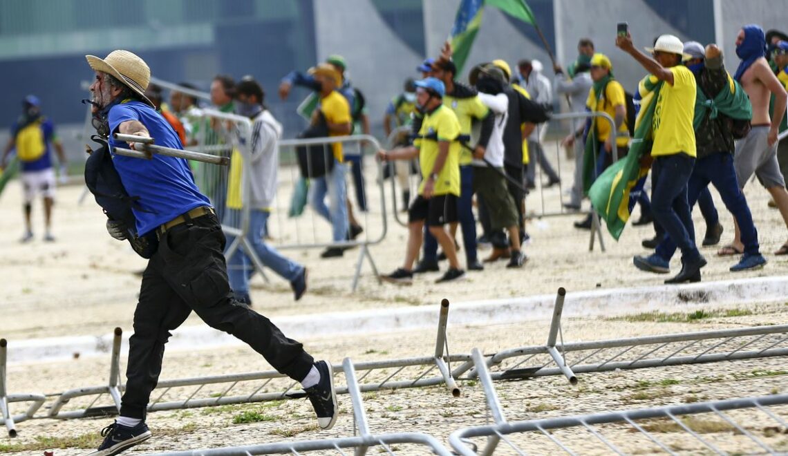 Ataques terroristas em Brasília: não basta punir os culpados, é preciso blindar a democracia